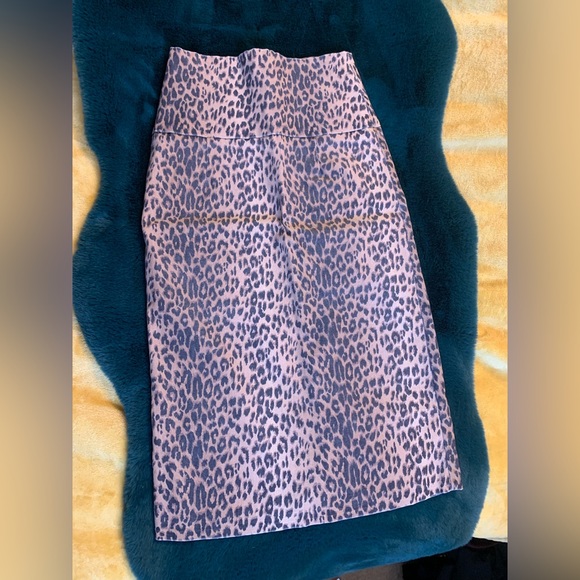 Leopard Print Stretch Pencil Skirt - Picture 2 of 7